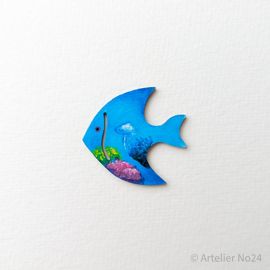 Holzminiatur Fisch – Handbemalte Brosche/Magnet - BRMAFI-0201