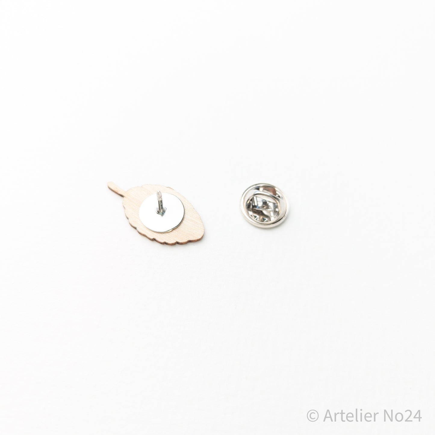 Holzminiatur Blatt/Wassertropfen – Handbemalte Brosche/Magnet - BRMALE-N5